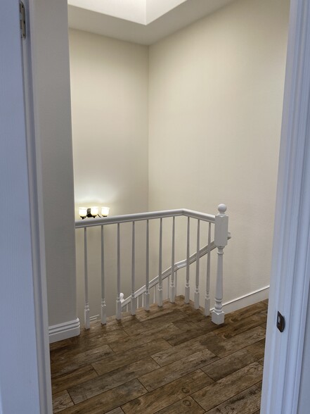 Building Photo - 14 Hillgate Pl