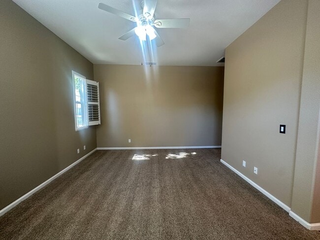Building Photo - 9456 Vintner Cir