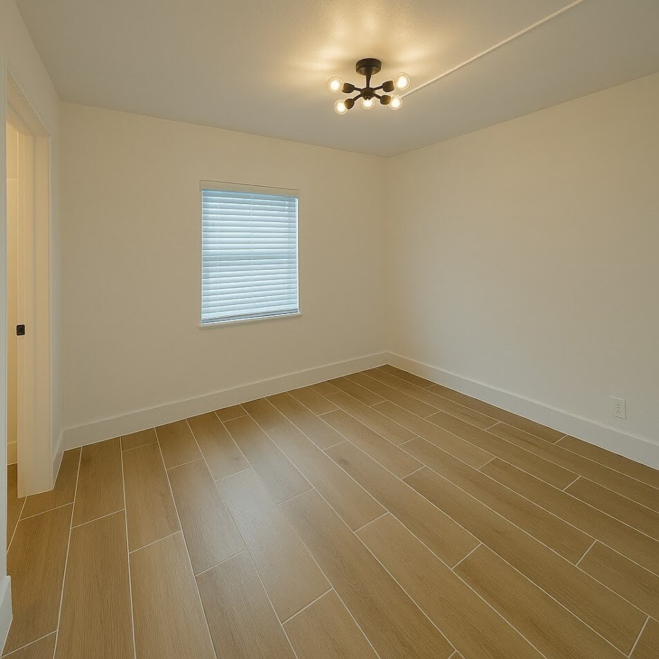 Building Photo - 1600 Center St