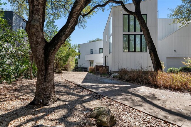 Building Photo - 1204 Woodland Ave