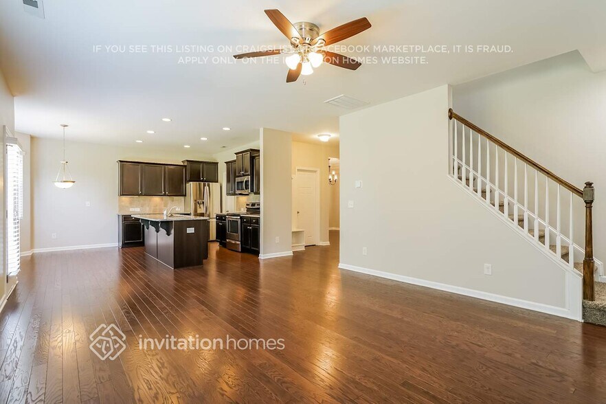 Building Photo - 2112 Longmont Dr