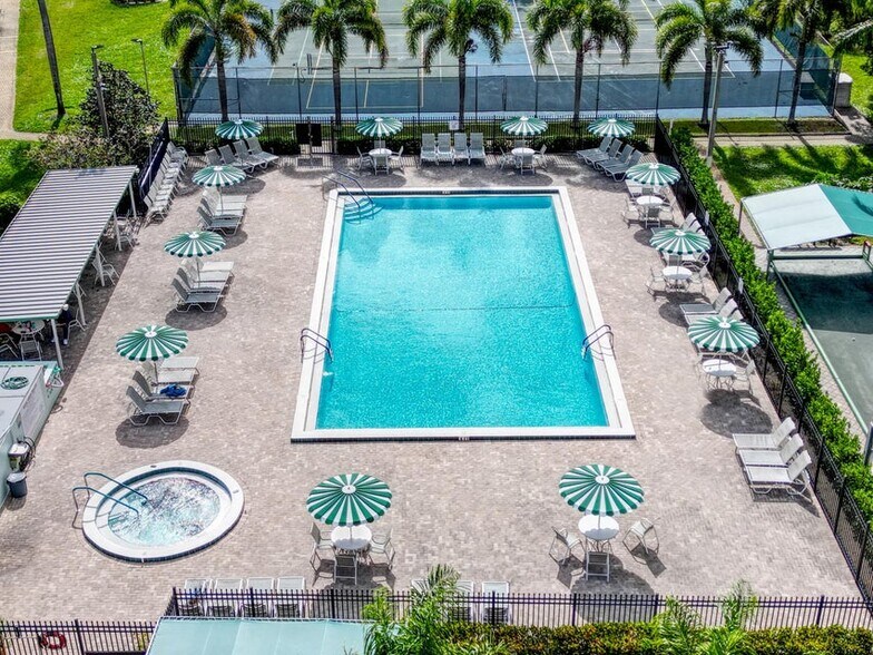 Building Photo - 2615 NE 3rd St