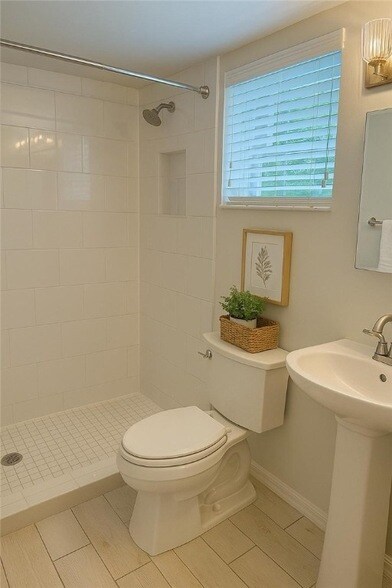 Building Photo - 451 Grove Isle Cir