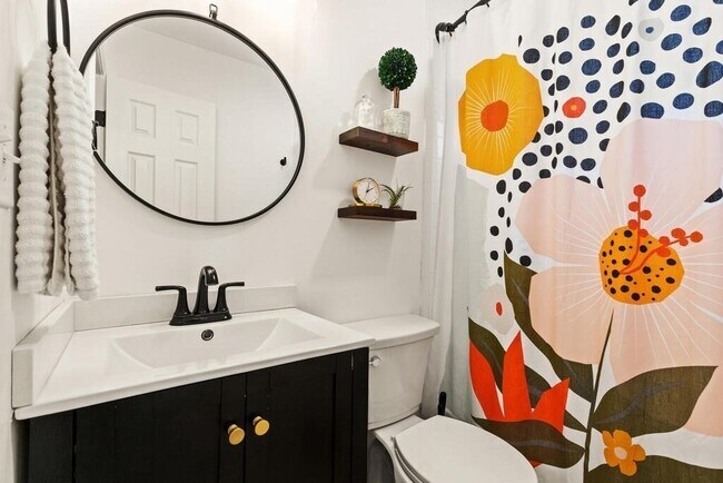 Building Photo - 166 Brooks St