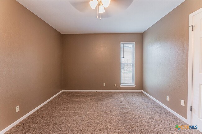 Building Photo - 3006 Belmont Dr
