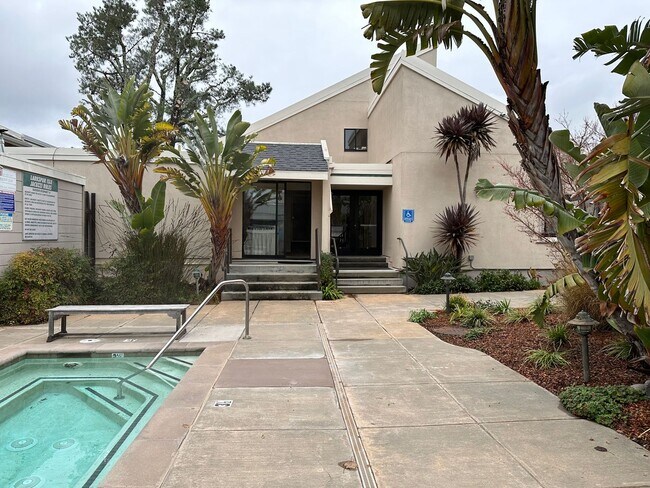 Building Photo - 204 Larkspur Plaza Dr