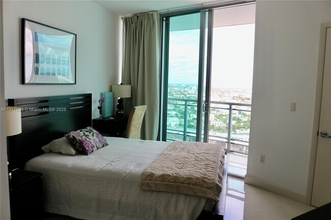 Building Photo - 350 S Miami Ave