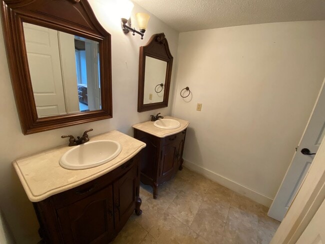 Building Photo - Two Story Unit in Grenelefe