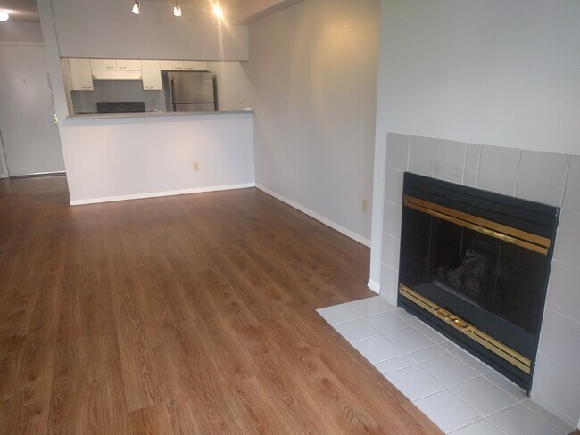Building Photo - Beautiful 1BDR in the Heart of Upper Queen...
