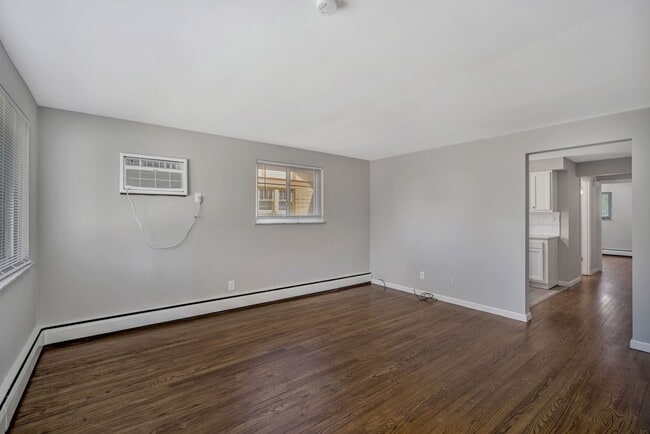 Building Photo - Webster Apartments - Newly Renovated 1 Bed...