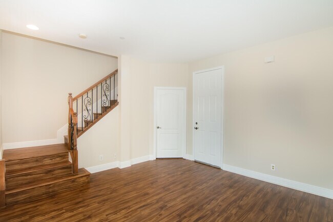 Building Photo - 4573 Artesa Way S