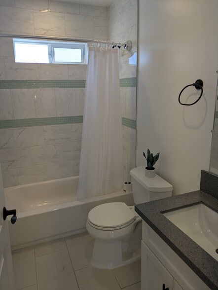 Building Photo - 2614 Chariton St