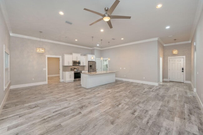 Building Photo - 518 Sibert Ave