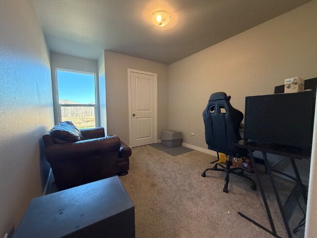 Building Photo - Charming 3-Bed, 2-Bath Retreat in Wolfforth