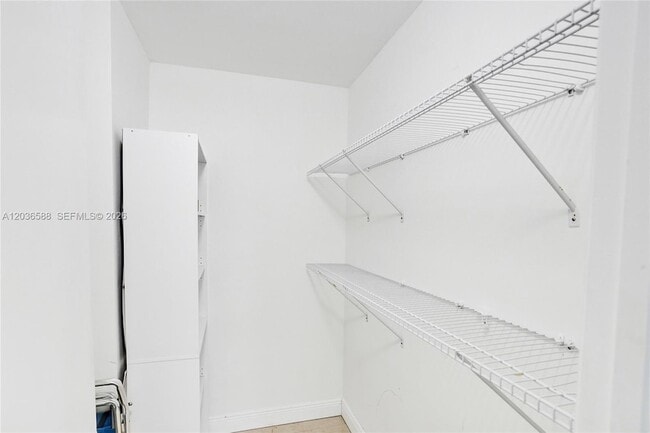Building Photo - 2030 S Ocean Dr