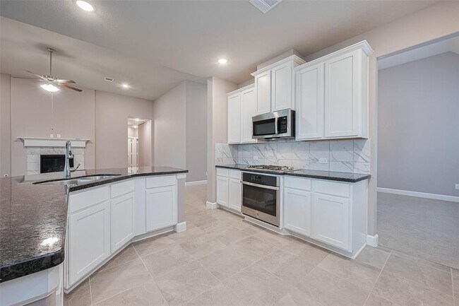 Building Photo - 5511 Highland Dr