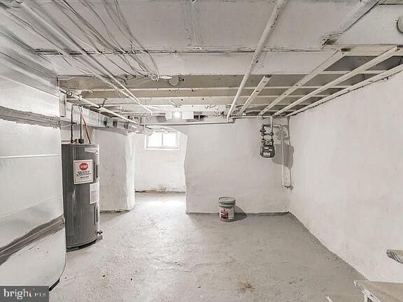 Building Photo - 6139 Larchwood Ave