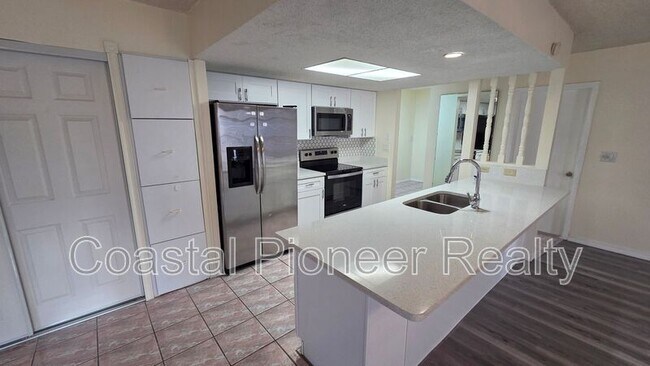Building Photo - 4817 Cypress Tree Dr