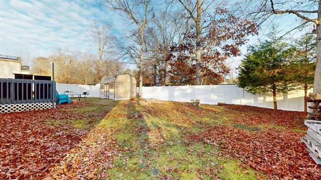 Building Photo - 450 Redwood Ave