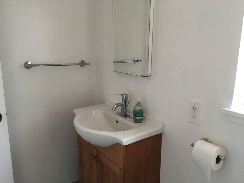 Bathroom - 2117 Rose St