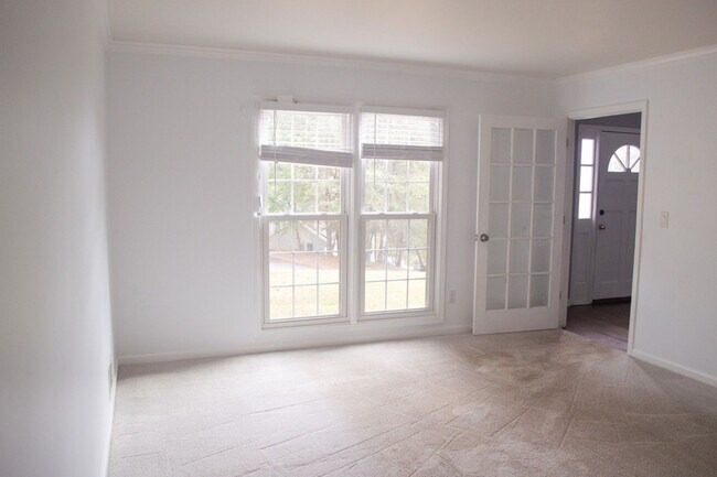 Building Photo - 1930 Oak Ridge Ct