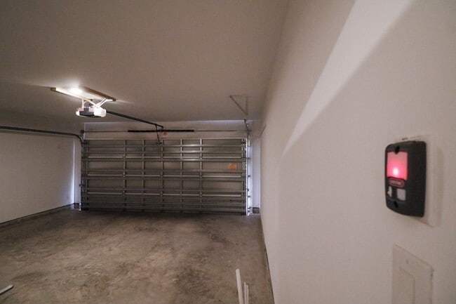 Building Photo - 2511 Night Emerald Dr