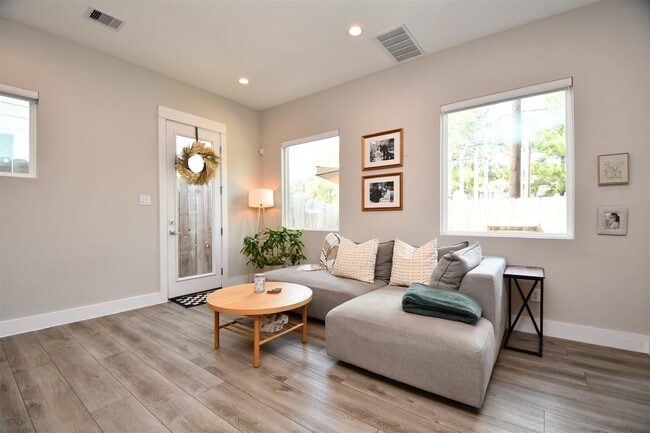 Building Photo - 1239 W Tidwell Rd