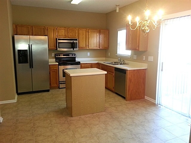 Building Photo - 3 Chablis Ct