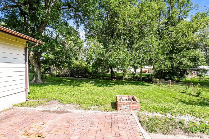Building Photo - 1850 Shirlene Dr
