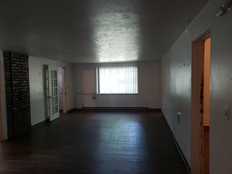 Building Photo - 620 NE Maple St