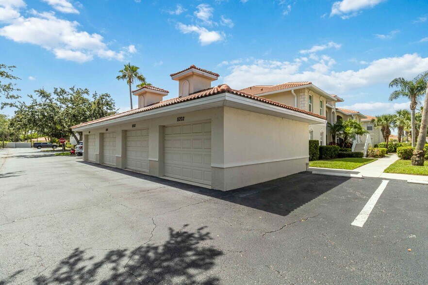 Building Photo - 8202 L Pavia Blvd