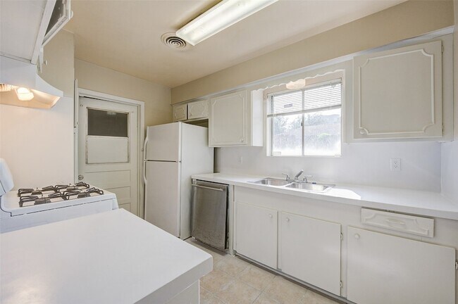 Building Photo - 7214 Mobud Dr