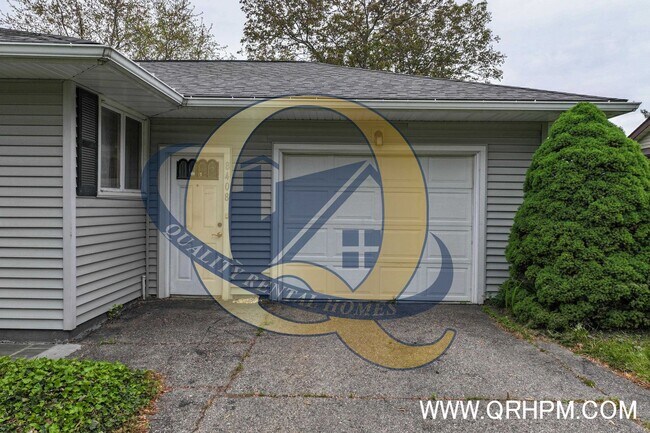 Building Photo - Available Now! - 3 Bedroom, 1 Bathroom in ...