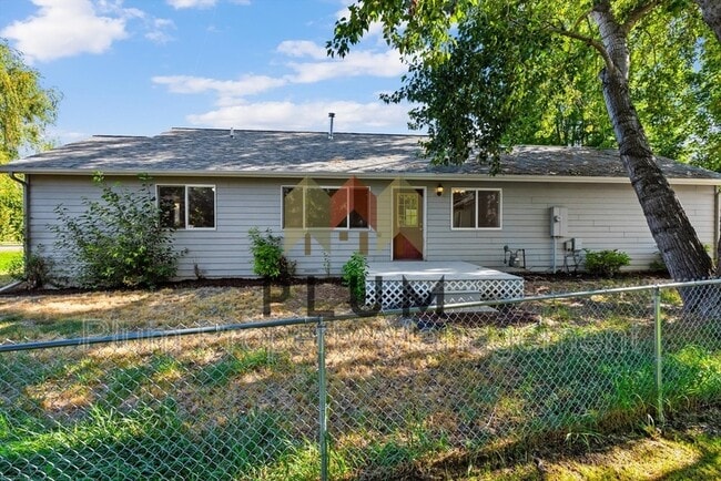 Building Photo - 5449 Golf Dr