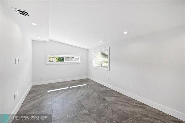 Building Photo - 4401 NE 13th Terrace