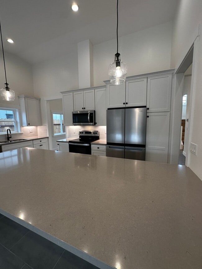 Building Photo - New Construction in Down Town Bishop West side!