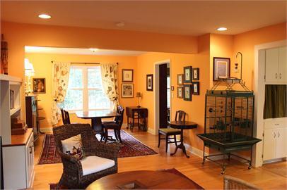 Building Photo - Gorgeous 4/3 Home with fenced yard and garage