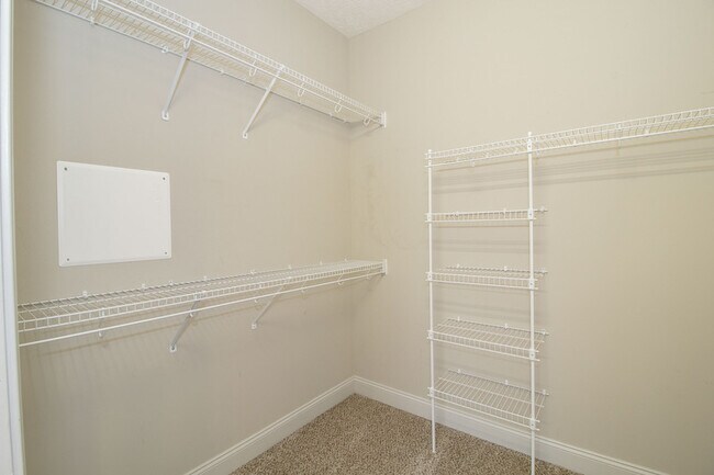 Building Photo - 1271 Eagle's View Dr