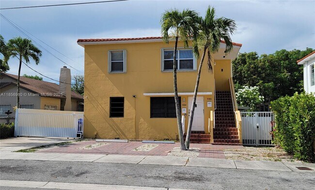 Primary Photo - 984 SW 9th St