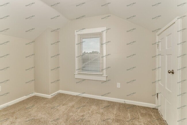 Building Photo - 230 S 39th St