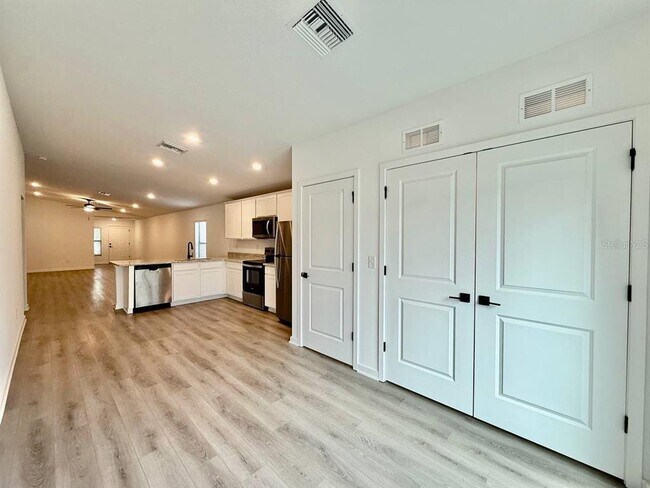 Building Photo - 5745 Helmsman Ct