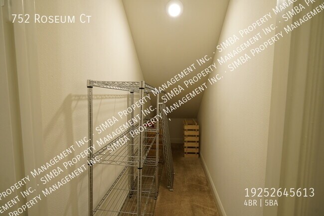 Building Photo - 752 Roseum Ct