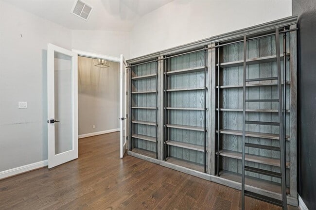 Building Photo - 197 Left Frk Dr