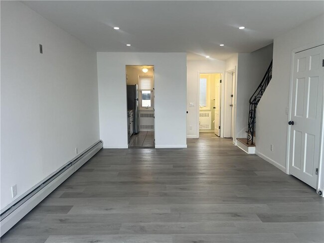 Building Photo - 400 Narragansett Pkwy