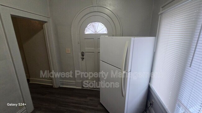 Building Photo - 1422 Central Ave