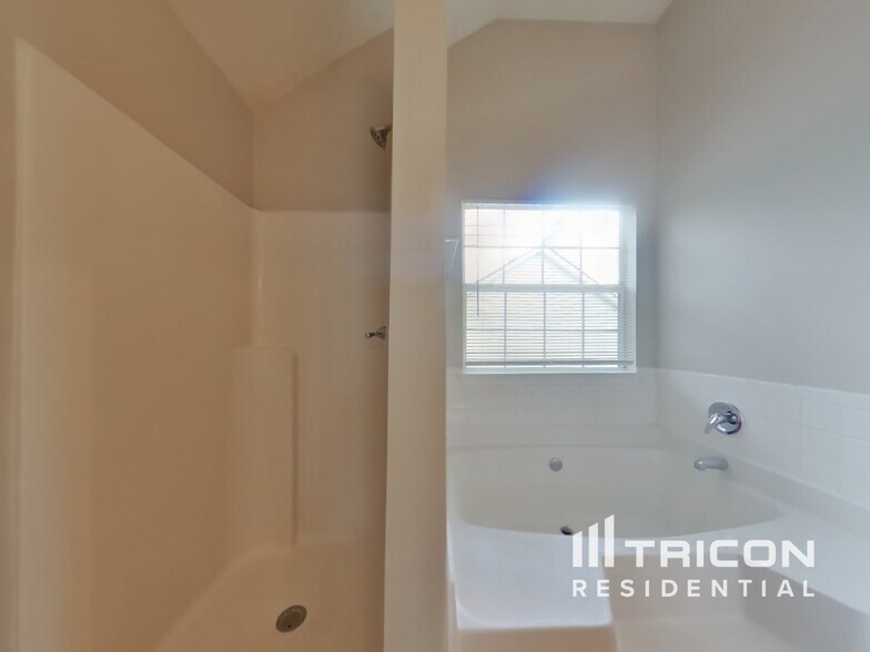 Building Photo - 508 Gonzaga Cir