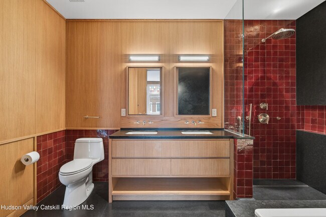 Building Photo - 316 Wall St