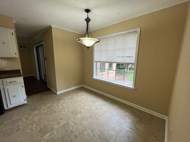 Building Photo - Renovated 3 Bedroom 1.5 Bath Home with 1 Car Garage for Rent!!