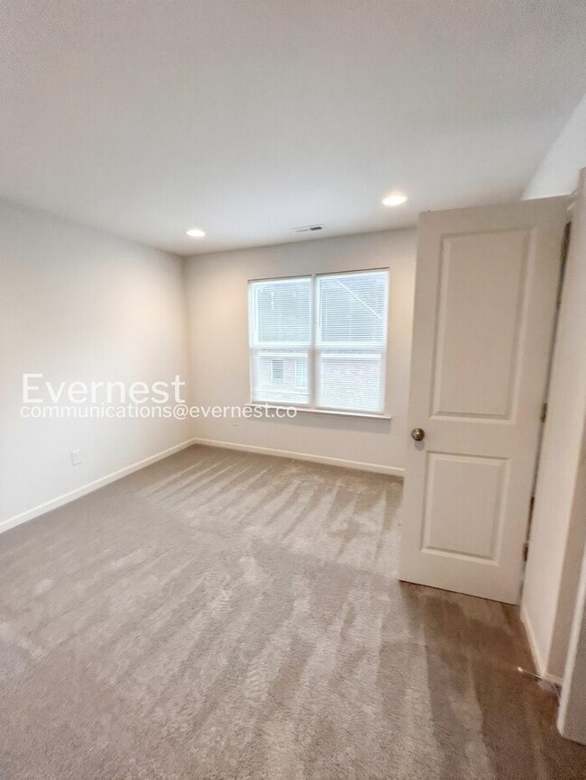 Building Photo - Spacious 3-BR Townhome with Private Patio & Garage / Pet Friendly / Vouchers Accepted / Coming Soon!