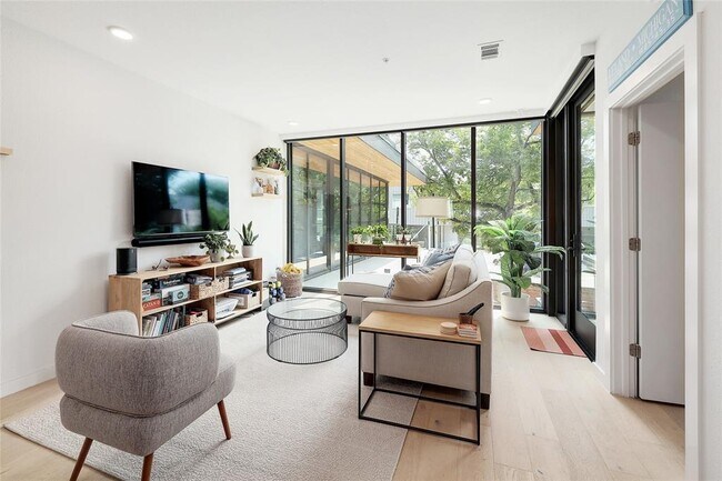 Building Photo - 1600 S 1st St